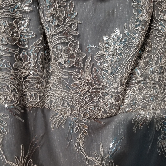 Dress - Picture 3 of 4